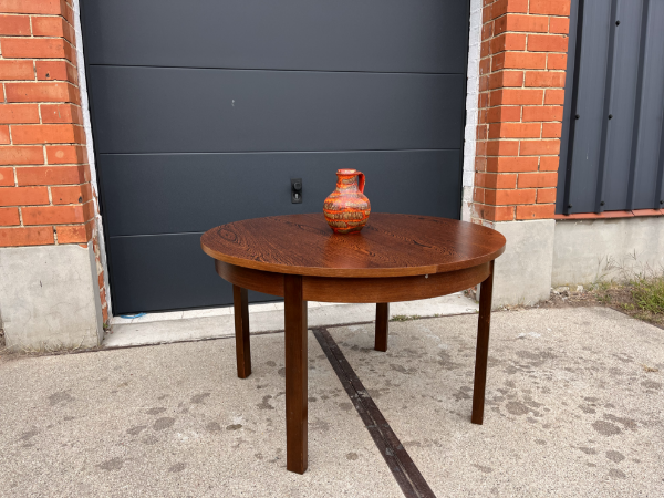 Picture of Round extendable dining table in Wengé