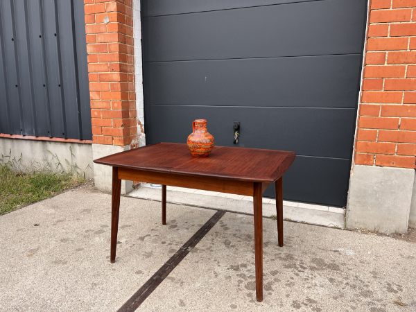 Picture of Elegant teak dining table